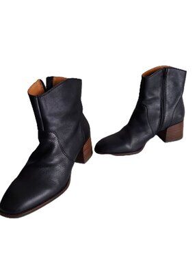 Lucky Brand Laidem ankle booties in black leather. Size 8.5 M
